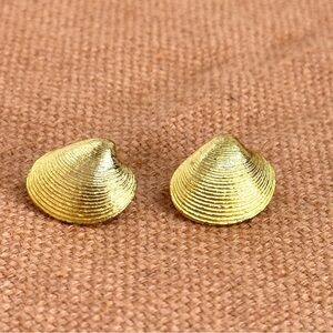 Bergere Vintage Gold-tone Shell Earrings